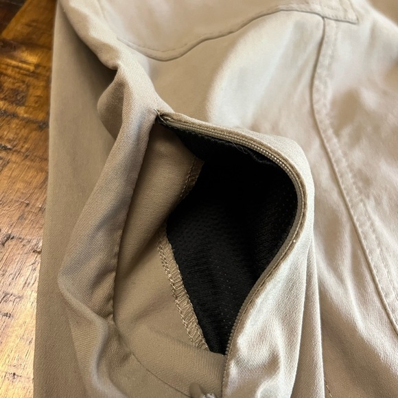 Prana Women’s Stone Cargo Shorts, size 8. - Picture 11 of 12